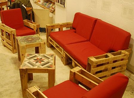 Móveis feitos com material reciclado