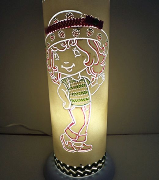 Esta simpática luminária de cano de PVC pode ter o modelo e estilo que você quiser (Foto: hak.com.br) 