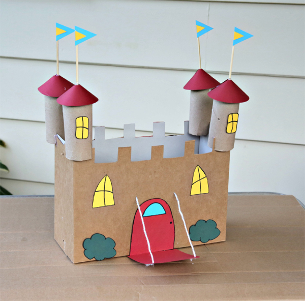 brinquedo reciclado castelo de papelão