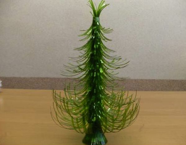 Como Fazer uma Árvore de Natal Pequena com Garrafa PET Como Fazer uma Árvore de Natal Pequena com Garrafa PET