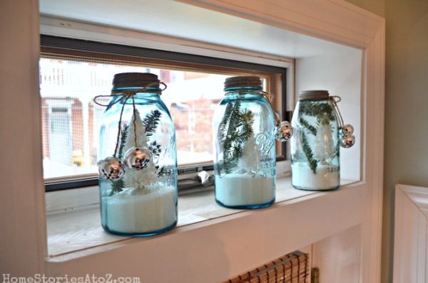 Há lindas e diferentes ideias de artesanatos de Natal com potes de vidro reciclado (Foto: homestoriesatoz.com) 