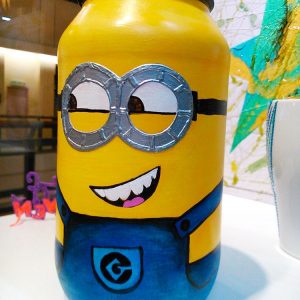 Passo a Passo de Reciclagem para Festa Minions com Potes de Vidro