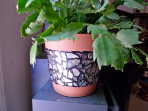 Ideia de Mosaico em Vaso de Planta com Material Reciclável
