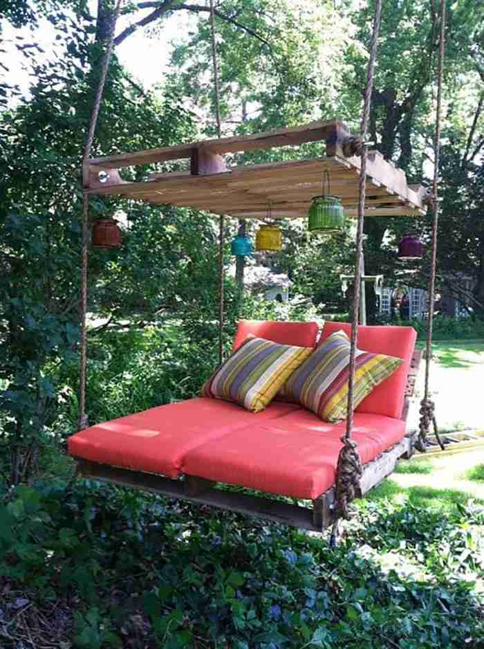 como-fazer-uma-cama-de-balanco-suspensa-com-pallets