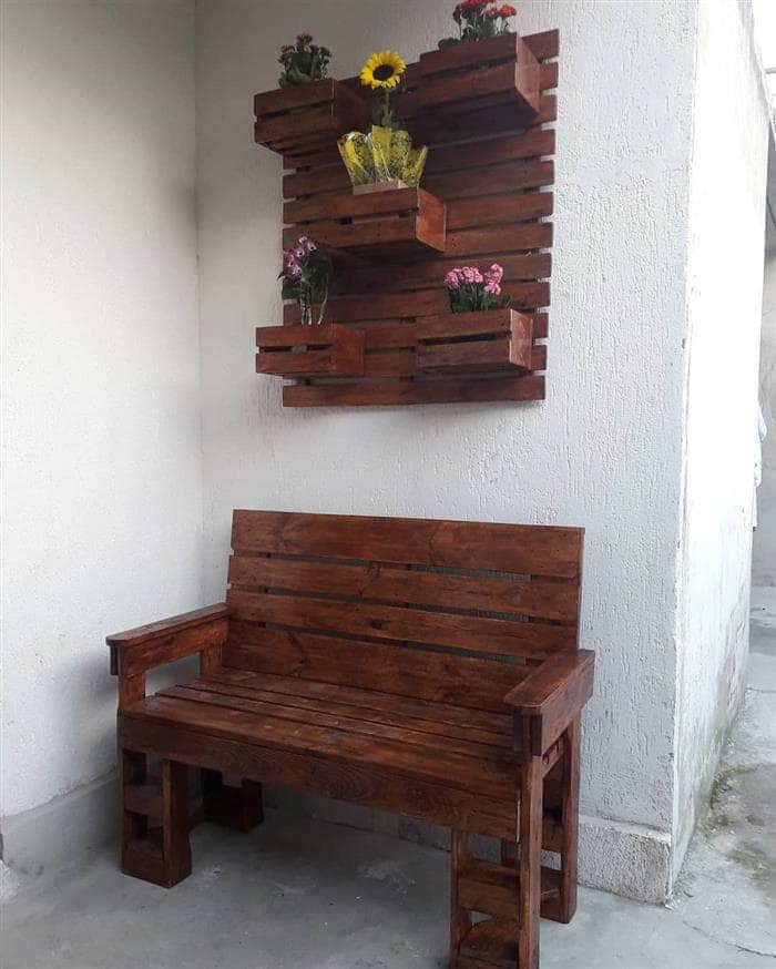 banco de pallet com floreira