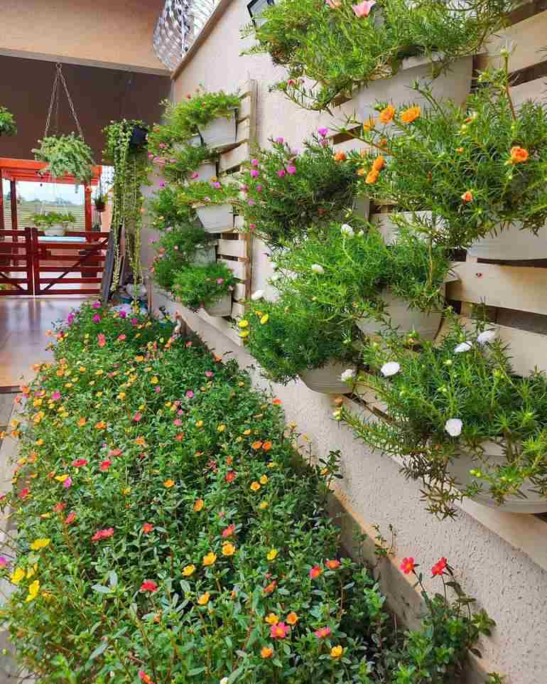 Jardim vertical com flores