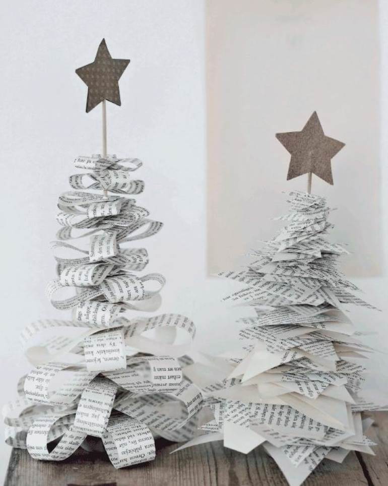 Árvore de natal de jornal e estrela