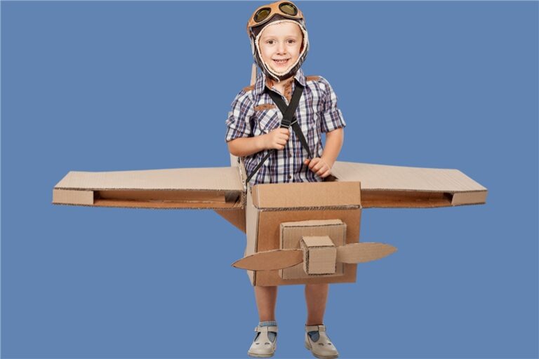 Avião de papelão: como fazer passo a passo